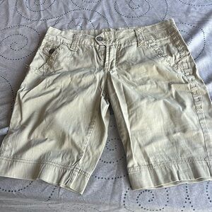 BKE women’s shorts… Serena style…excellent condition… No stains or rips